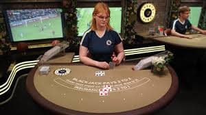 Baccarat and blackjack mobile gaming interfaces for Bangladesh players